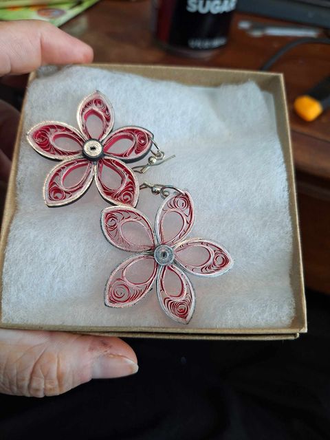 Class: Paper Quilling Basics - Flower Pin